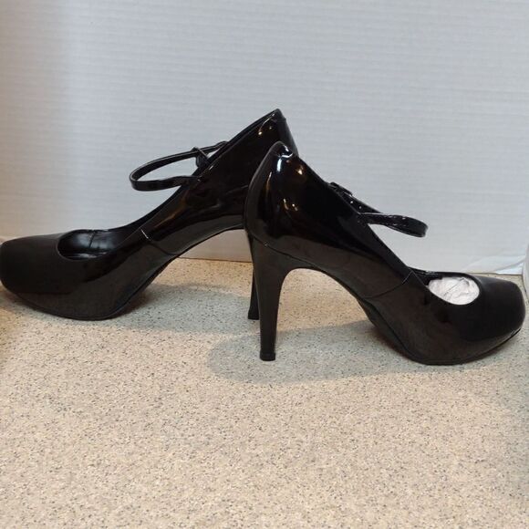 👍 Candies  Black Shiny Mary Jane Heels Size 9.5.     A2 - Picture 4 of 7